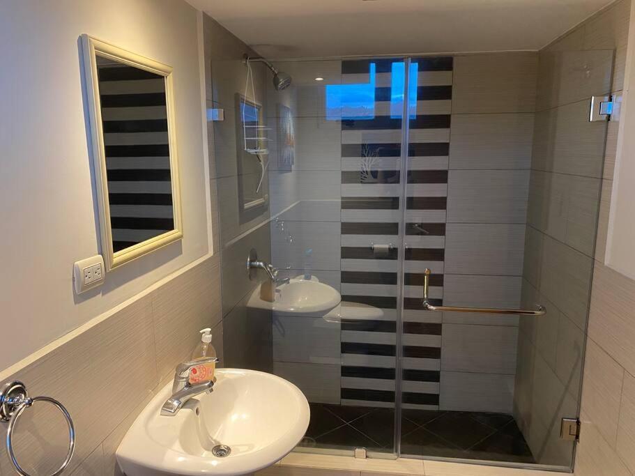 2 Rooms, 1 King Size Bed, 64" Smart Hdtv Gwatemala Zewnętrze zdjęcie